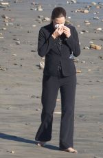 JENNIFER GARNER on the Set of 
