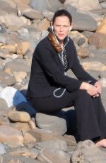 JENNIFER GARNER on the Set of 
