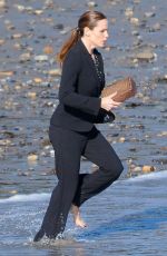 JENNIFER GARNER on the Set of 