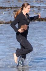 JENNIFER GARNER on the Set of 