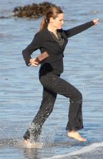 JENNIFER GARNER on the Set of 
