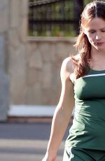 JENNIFER GARNER on the Set of 