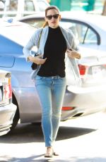 JENNIFER GARNER Out Shopping in Los Angeles 03/12/2016