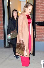 JENNIFER LOPEZ Leaves Her Apartment in New York 03/01/2016