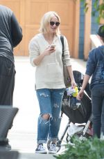 KATE HUDSON at Brentwood Farmers Market in Los Angeles 03/20/2016