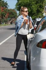KATE HUDSON Leaves a Yoga Class in Brentwood 03/17/2016