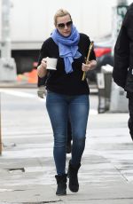 KATE WINSLET Arrives on the Set of 