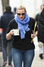 KATE WINSLET Arrives on the Set of 