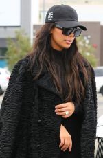 KIM KARDASHIAN Shopping at Toys R Us in Calabasas 03/05/2016