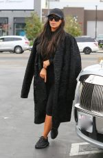 KIM KARDASHIAN Shopping at Toys R Us in Calabasas 03/05/2016