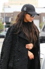 KIM KARDASHIAN Shopping at Toys R Us in Calabasas 03/05/2016