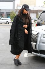 KIM KARDASHIAN Shopping at Toys R Us in Calabasas 03/05/2016