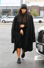 KIM KARDASHIAN Shopping at Toys R Us in Calabasas 03/05/2016