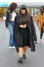 KIM KARDASHIAN Shopping at Toys R Us in Calabasas 03/05/2016