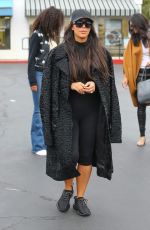 KIM KARDASHIAN Shopping at Toys R Us in Calabasas 03/05/2016