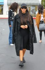KIM KARDASHIAN Shopping at Toys R Us in Calabasas 03/05/2016