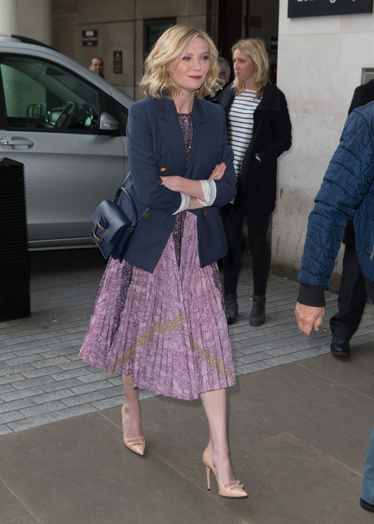 KIRSTEN DUNST Arrives at Radio 1 Studios in London 03/31/2016 KIRSTEN DUNST Arrives at Radio 1 Studios in London 03/31/2016