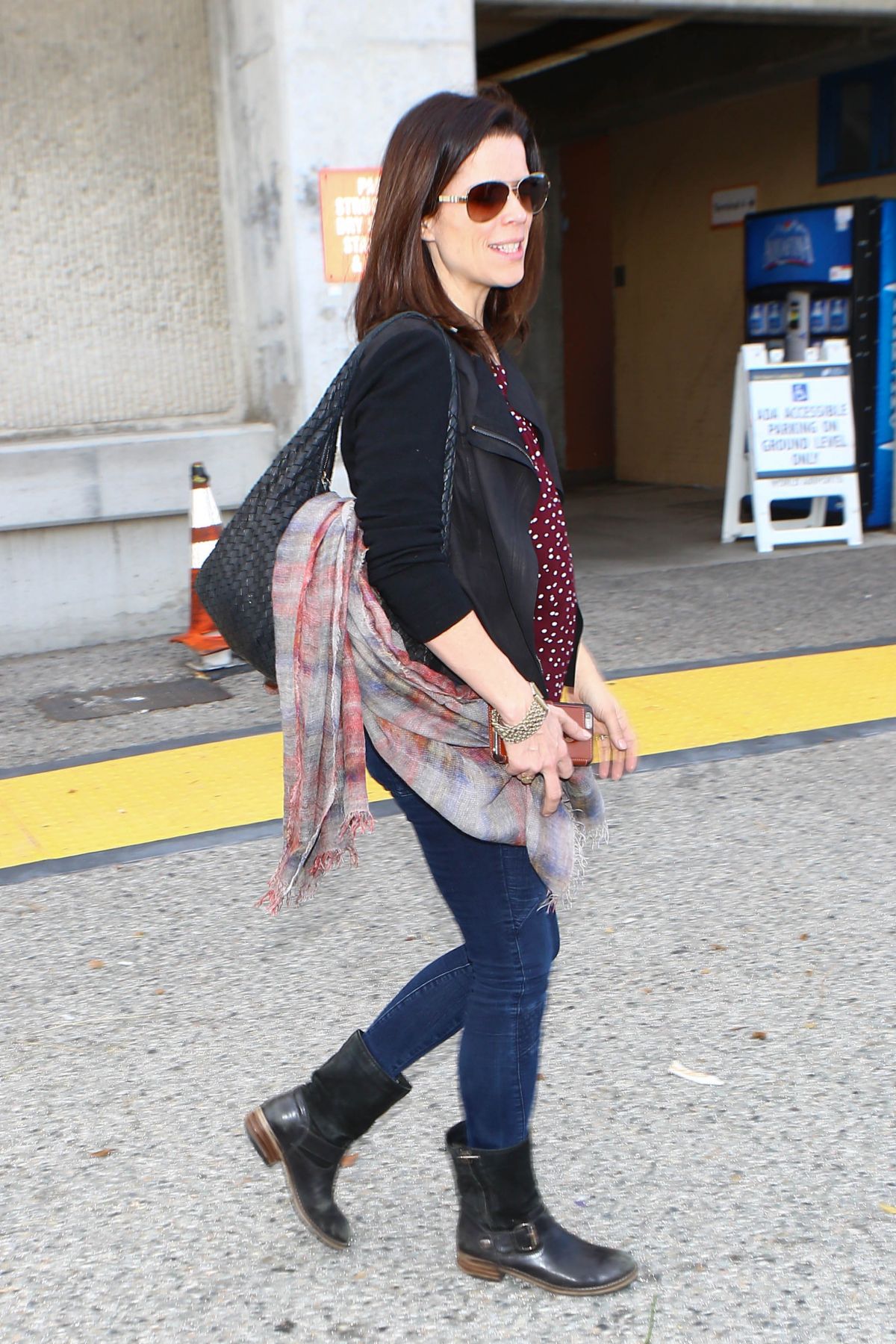 NEVE CAMPBELL at Los Angeles International Airport 03/07/2016 NEVE CAMPBELL at Los Angeles International Airport 03/07/2016