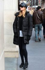 PARIS HILTON Shopping at The Apple Store in New York 03/05/2016