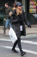 PARIS HILTON Shopping at The Apple Store in New York 03/05/2016