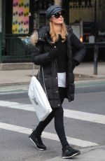 PARIS HILTON Shopping at The Apple Store in New York 03/05/2016