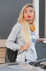 PIA MIA PEREZ Shopping at Barney