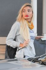 PIA MIA PEREZ Shopping at Barney