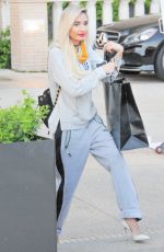PIA MIA PEREZ Shopping at Barney