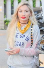 PIA MIA PEREZ Shopping at Barney