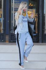 PIA MIA PEREZ Shopping at Barney