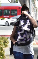 Pregnant ANNE HATHAWAY Leaves a Gym in Los Angeles 03/04/2016