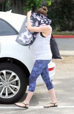 Pregnant ANNE HATHAWAY Leaves a Gym in Los Angeles 03/04/2016
