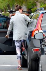 Pregnant ANNE HATHAWAY Leaves a Gym in Los Angeles 03/14/2016