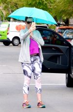 Pregnant ANNE HATHAWAY Leaves a Gym in Los Angeles 03/14/2016