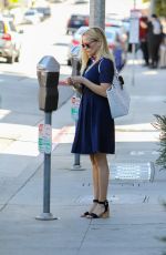 REESE WITHERSOON Out Shopping at Brentwood Country Mart 03/12/2016