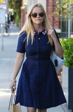 REESE WITHERSOON Out Shopping at Brentwood Country Mart 03/12/2016