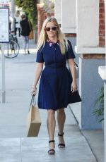 REESE WITHERSOON Out Shopping at Brentwood Country Mart 03/12/2016