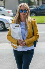 REESE WITHERSPOON at a Newsstand in Brentwood 03/19/2016