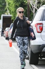 REESE WITHERSPOON Out for Morning Yoga Class in Brentwood 03/07/2016