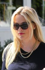 REESE WITHERSPOON Out Shopping in Los Angeles 03/08/2016