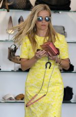 REESE WITHERSPOON Shopping in Los Angeles 03/03/2016