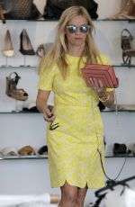 REESE WITHERSPOON Shopping in Los Angeles 03/03/2016
