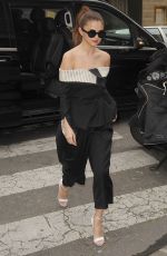 SELENA GOMEZ Arrives at Ginger Restaurant in Paris 03/10/2016
