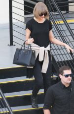 TAYLOR SWIFT Leaves a Doctor