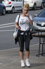 ZILDA WILLIAMS Out Shopping in Bondi 03/30/2016