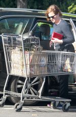 AMY POEHLER Shopping at Bristol Farms in Beverly Hills 04/20/2016