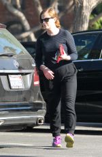 AMY POEHLER Shopping at Bristol Farms in Beverly Hills 04/20/2016