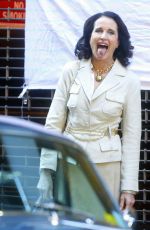 ANDIE MACDOWELL on the Set of 