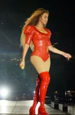 BEYONCE Performs at a Concert in Miami 04/27/0016