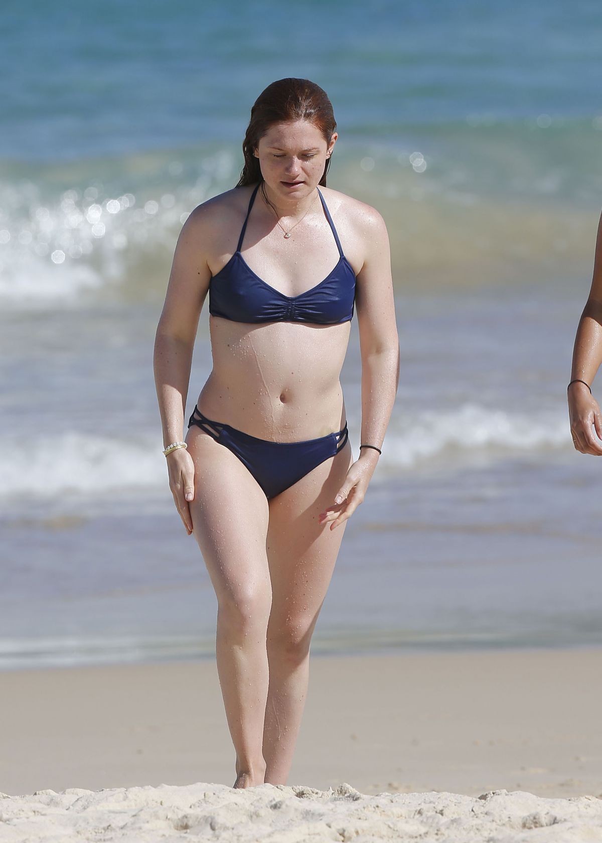 bonnie-wright-in-bikini-at-a-beach-in-sydney-04-12-2016_4.